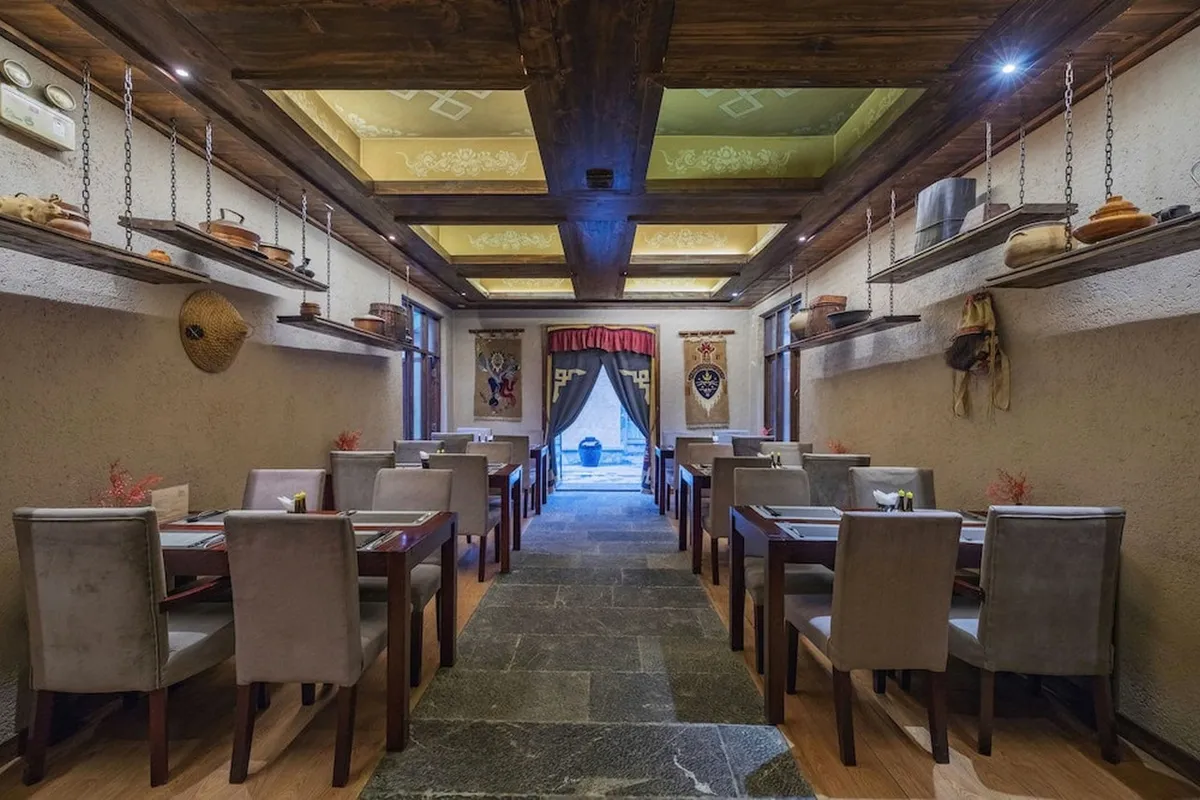 Arro Khampa Shangri-La — rooms and atmosphere