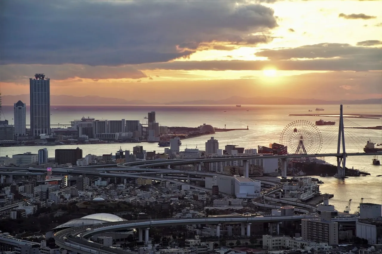 Art Hotel Osaka Bay Tower — rooms and atmosphere
