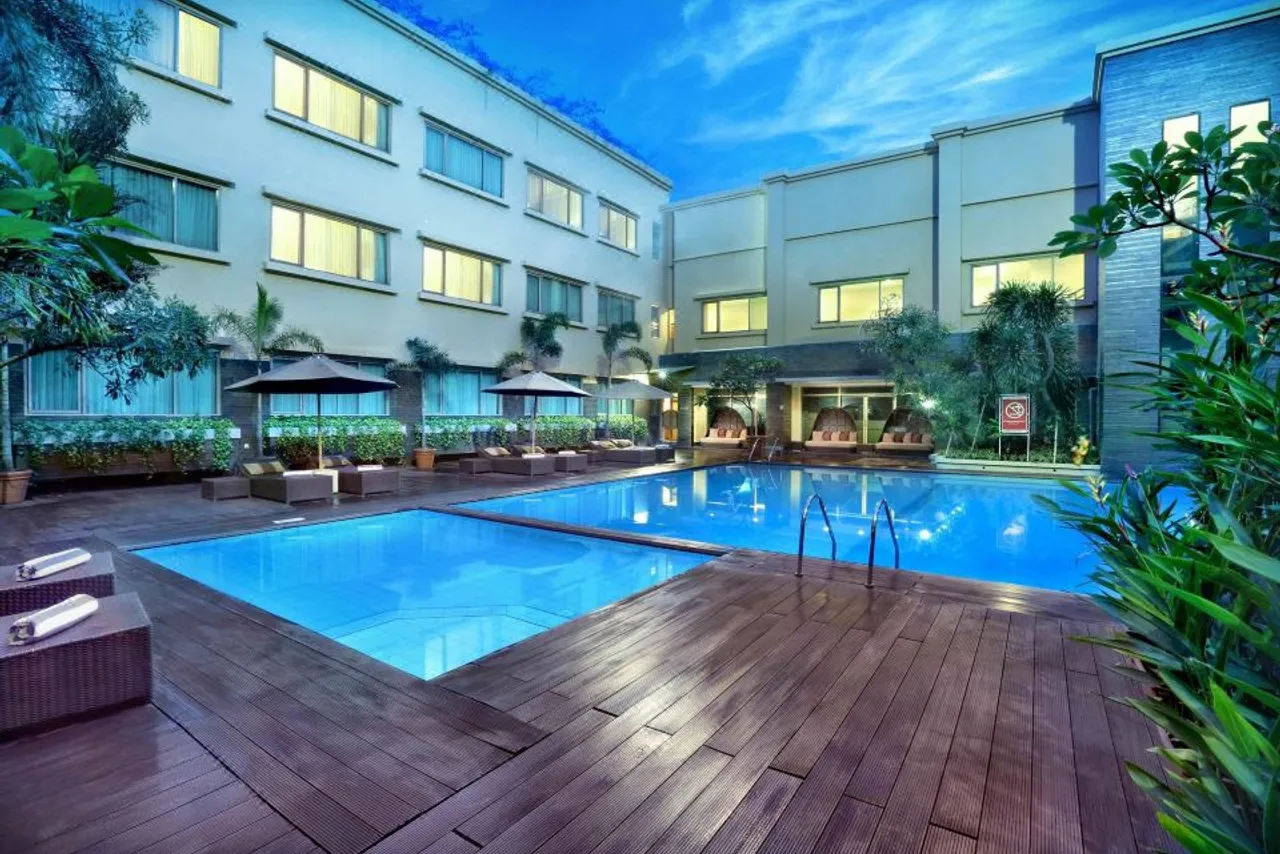 Aston Tropicana Hotel Bandung — rooms and atmosphere