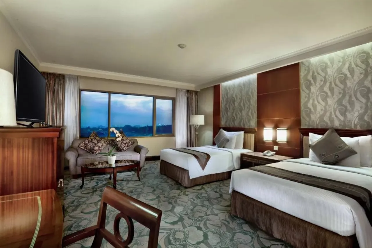 Aston Tropicana Hotel Bandung — rooms and atmosphere