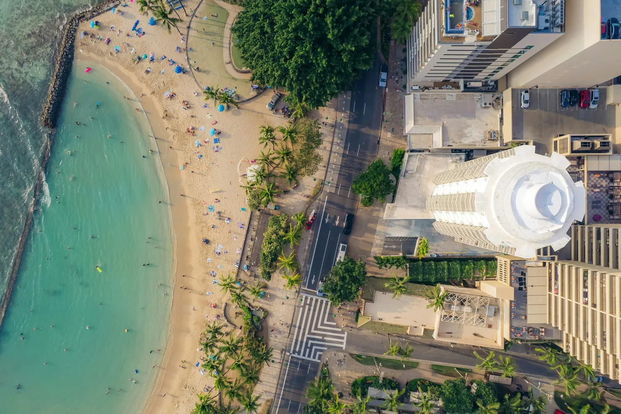 Aston Waikiki Circle Hotel — rooms and atmosphere