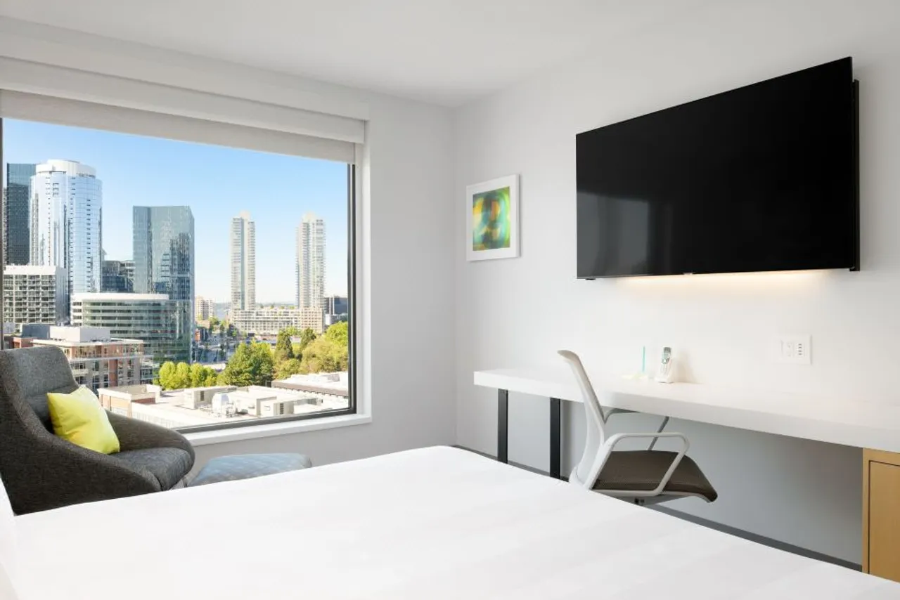Astra Hotel, Seattle, a Tribute Portfolio Hotel by Marriott — rooms and atmosphere