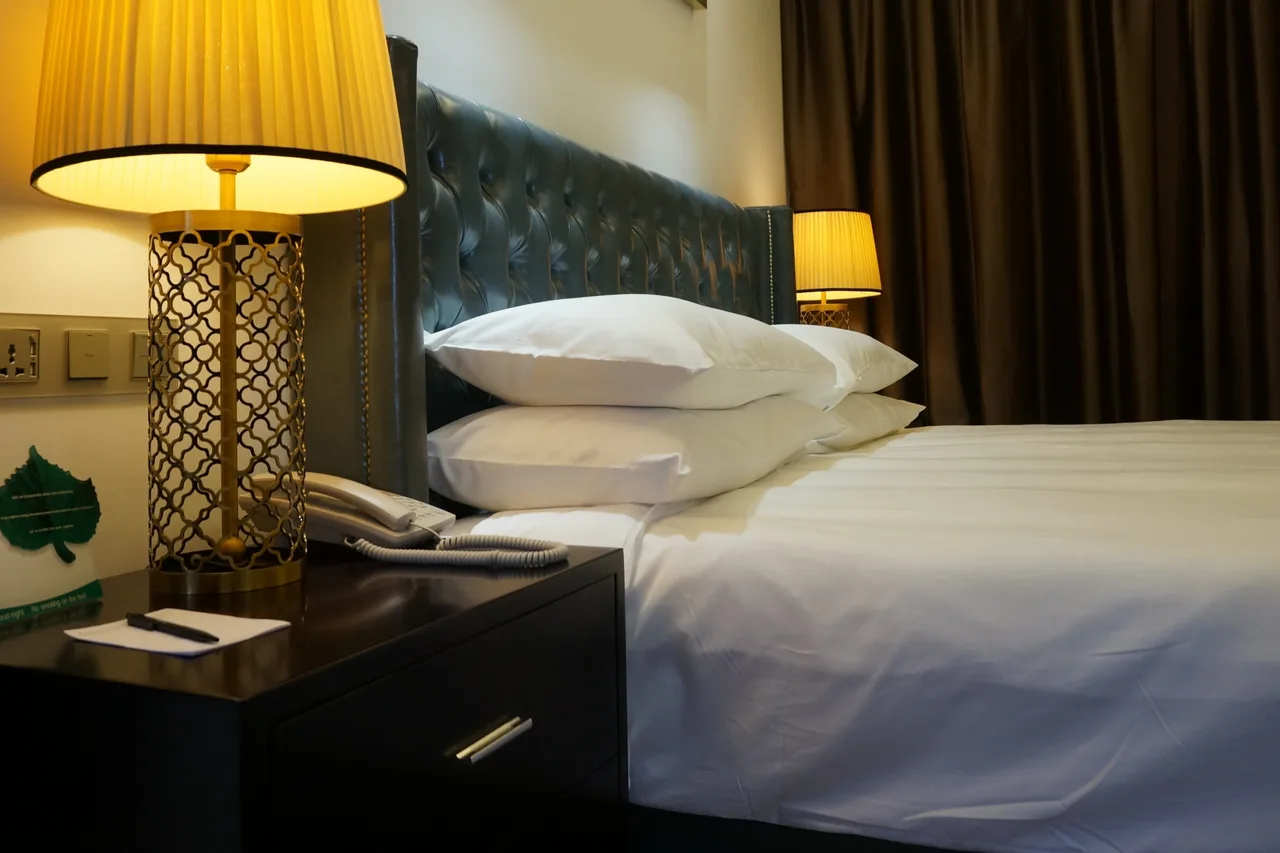 The Atlantic Lumley Hotel — rooms and atmosphere