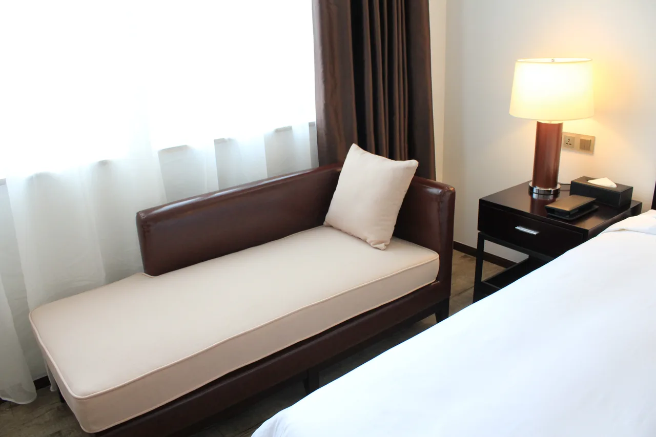 The Atlantic Lumley Hotel — rooms and atmosphere