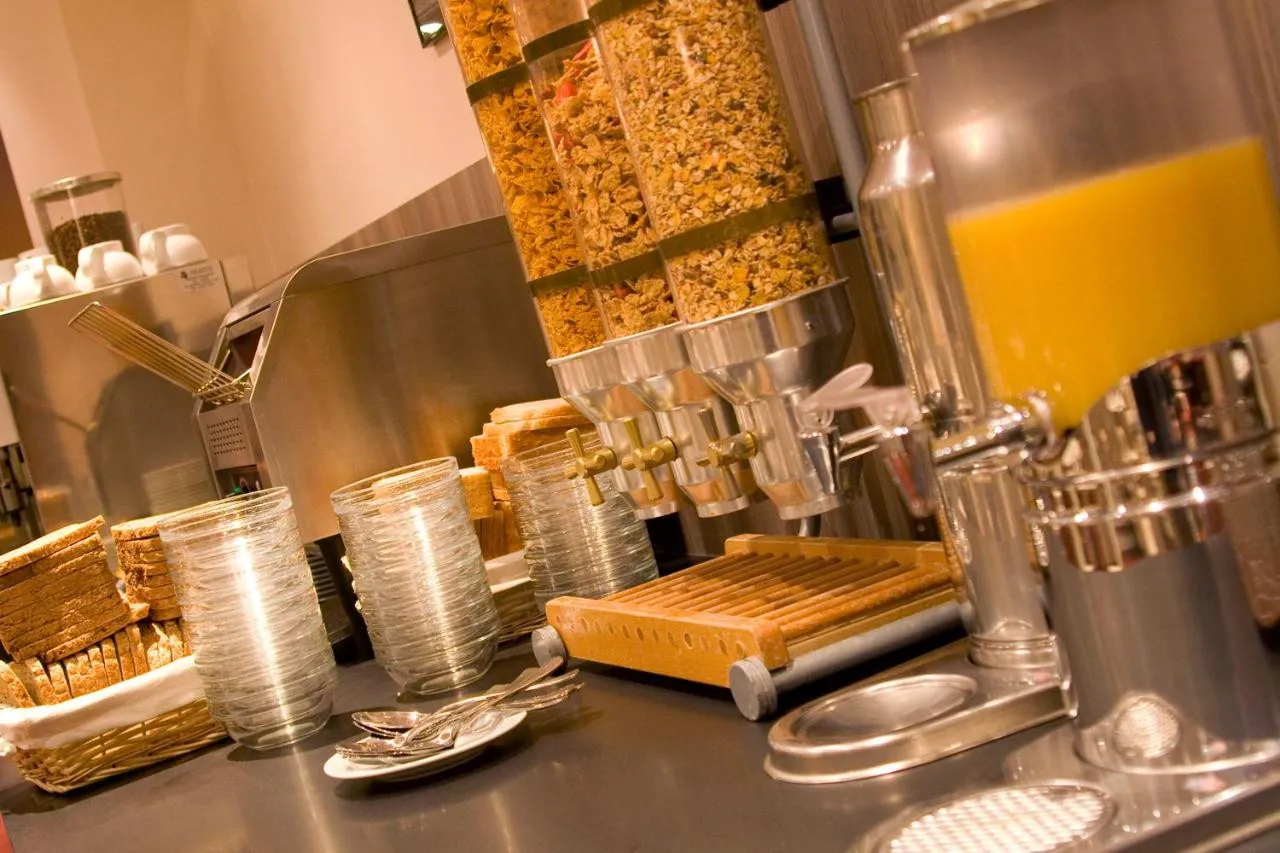 Atlas Hotel Brussels — rooms and atmosphere