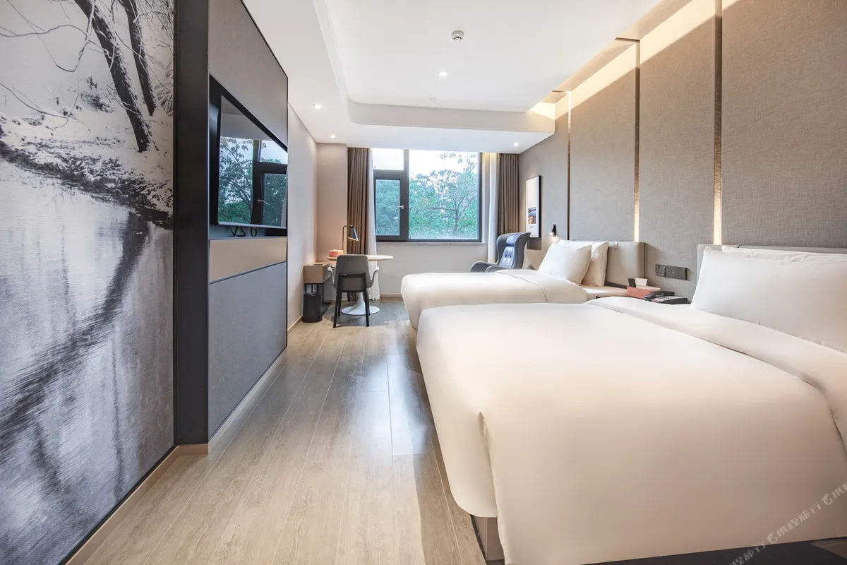 Atour Hotel Kunming Green Lake Yunnan University — rooms and atmosphere