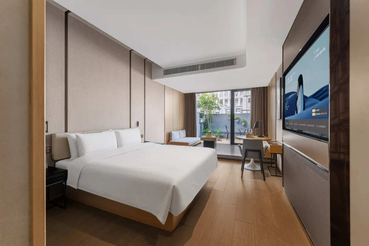 Atour Hotel Nanjing East Road on the Bund — rooms and atmosphere