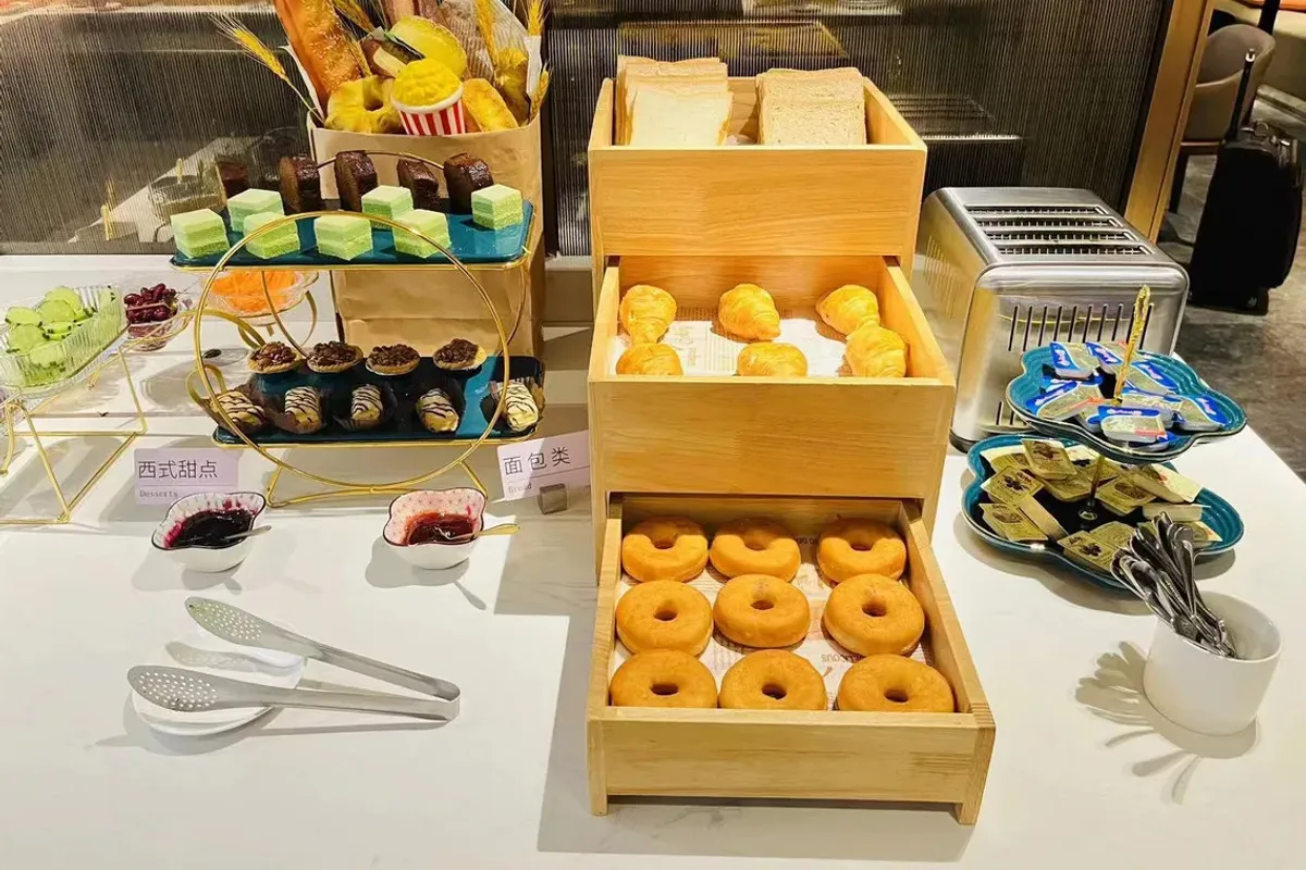 Atour Hotel Tianfu Square Chengdu — rooms and atmosphere
