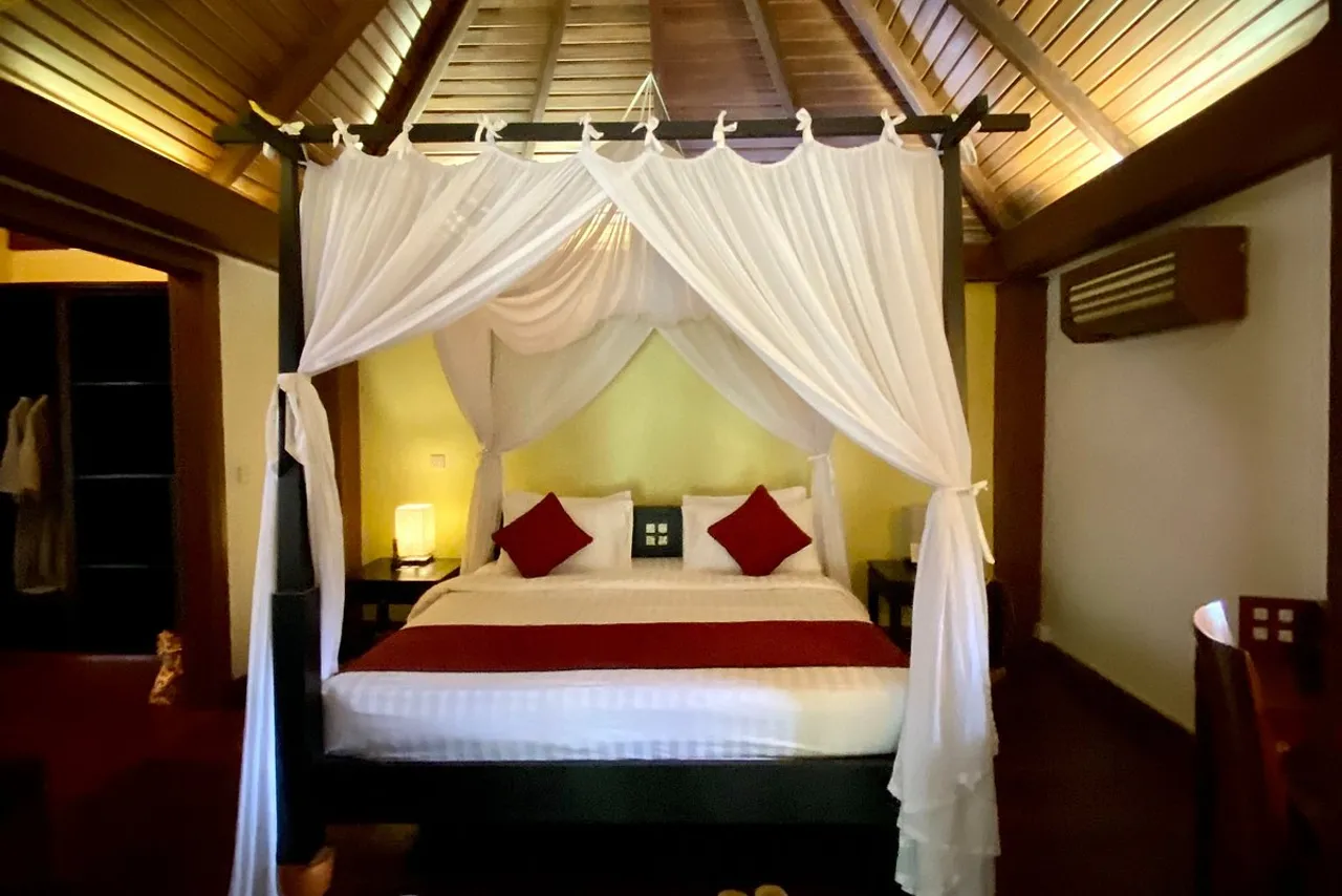 Aureum Palace Hotel & Resort Ngapali — rooms and atmosphere