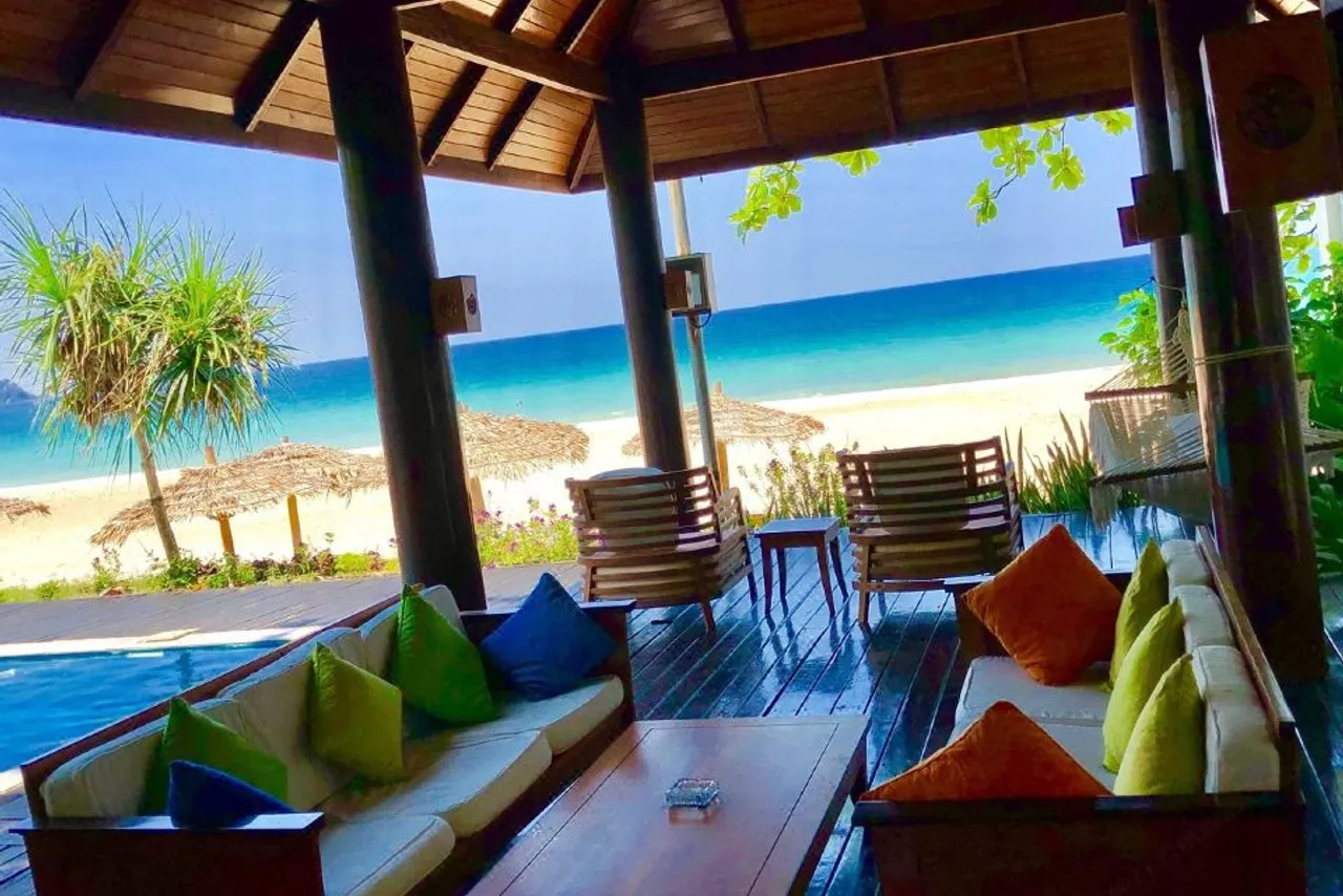 Aureum Palace Hotel & Resort Ngapali — rooms and atmosphere