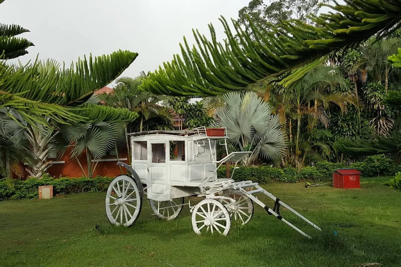 Aureum Palace Hotel & Resort, Pyin Oo Lwin — rooms and atmosphere