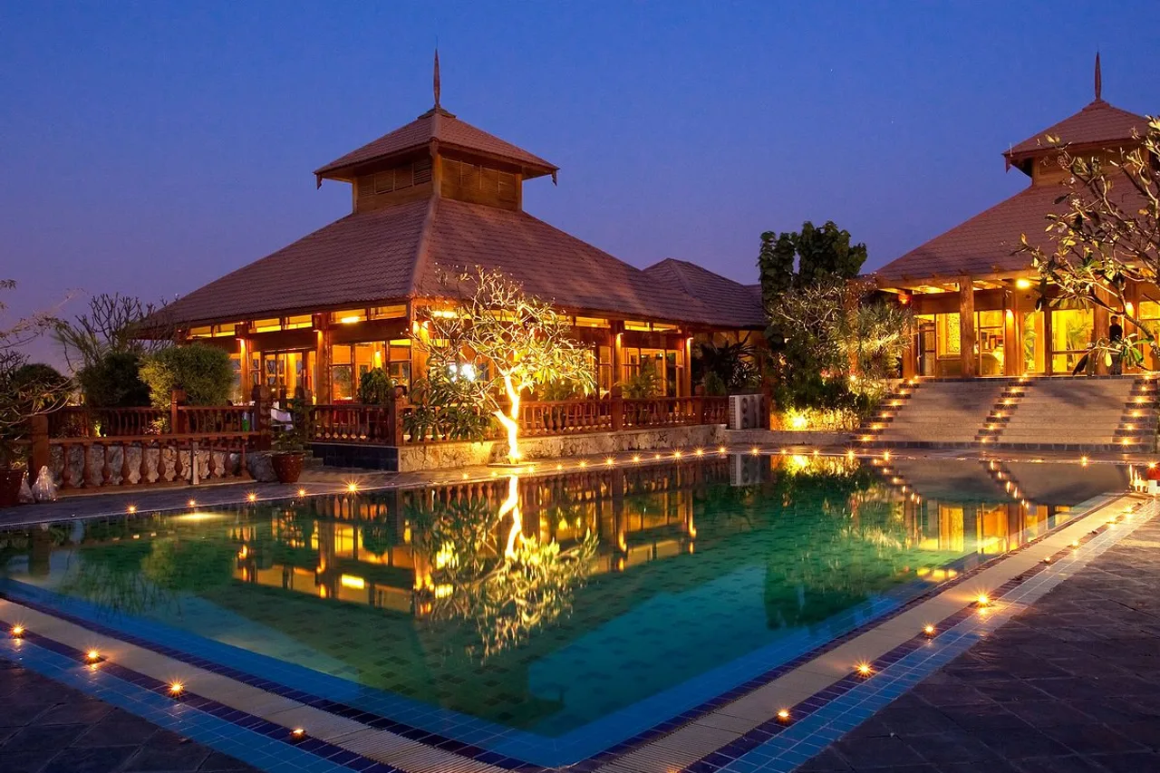 Aureum Palace Hotel &amp; Resort Nay Pyi Taw — rooms and atmosphere