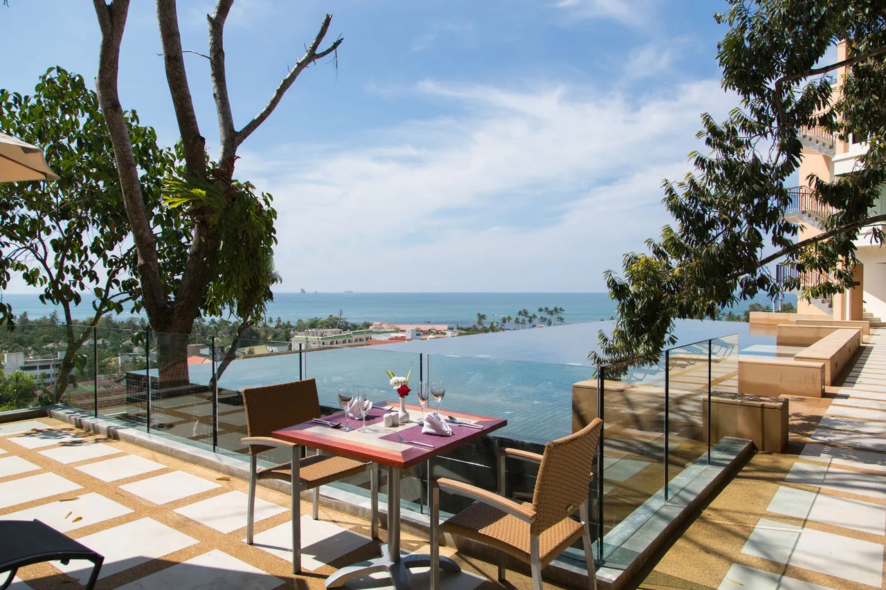 Avani Ao Nang Cliff Krabi Resort — rooms and atmosphere