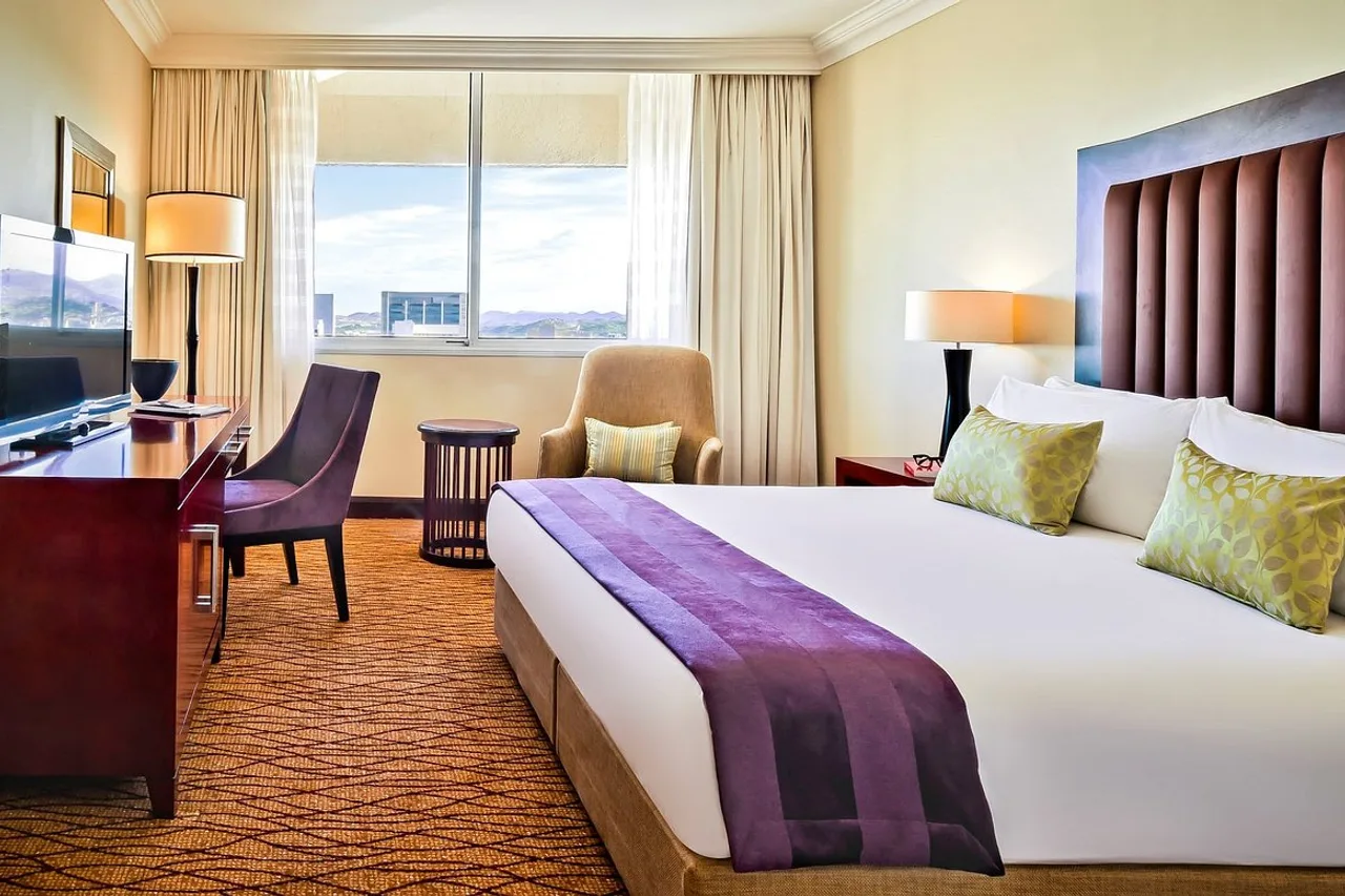 Avani Windhoek Hotel &amp; Casino — rooms and atmosphere