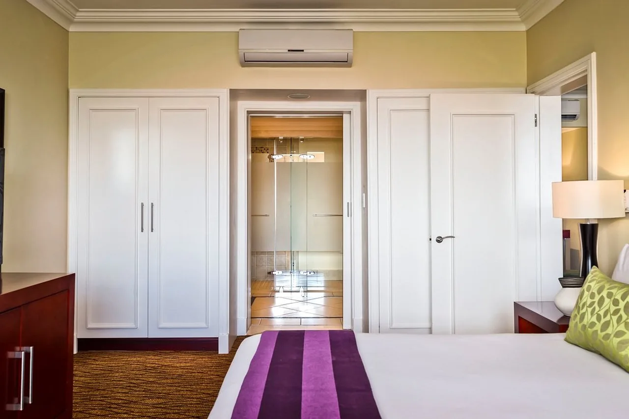Avani Windhoek Hotel &amp; Casino — rooms and atmosphere