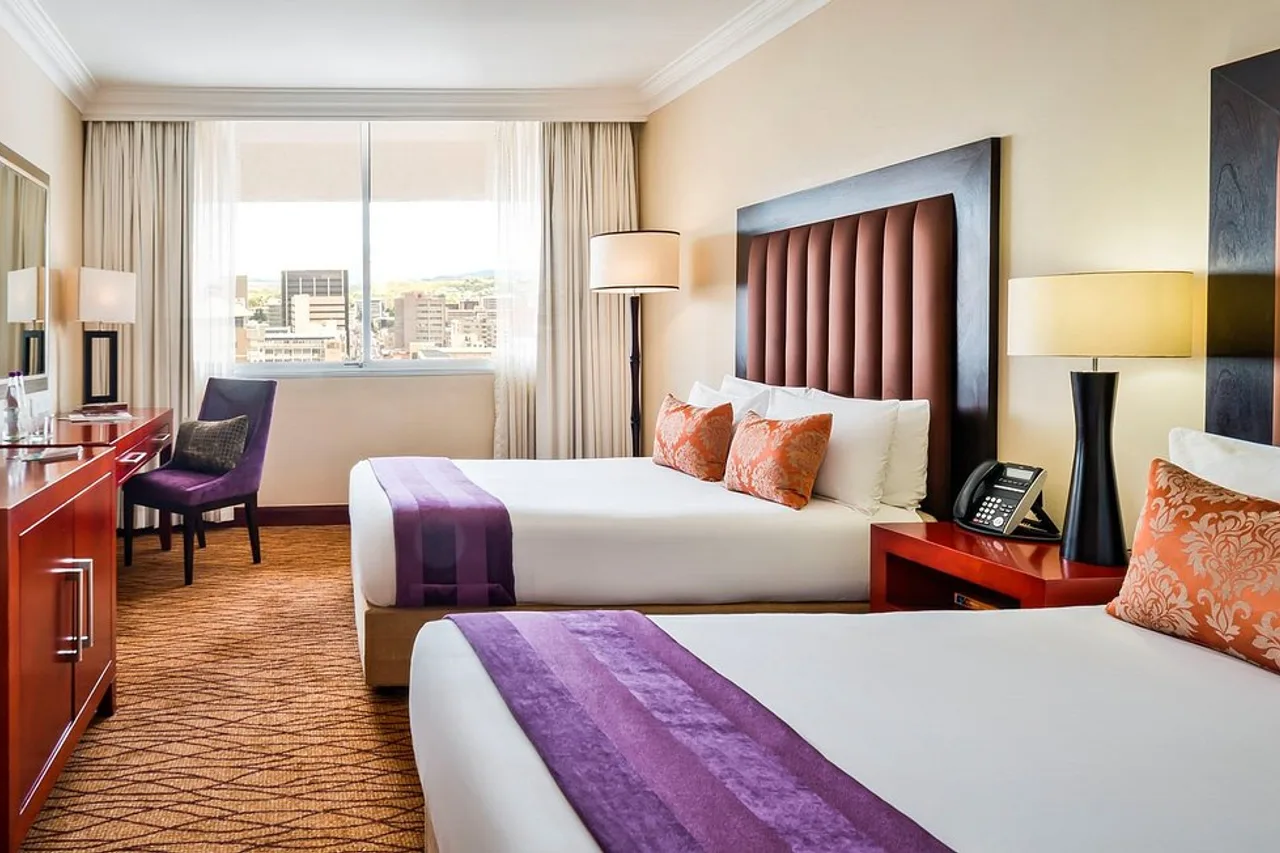 Avani Windhoek Hotel &amp; Casino — rooms and atmosphere