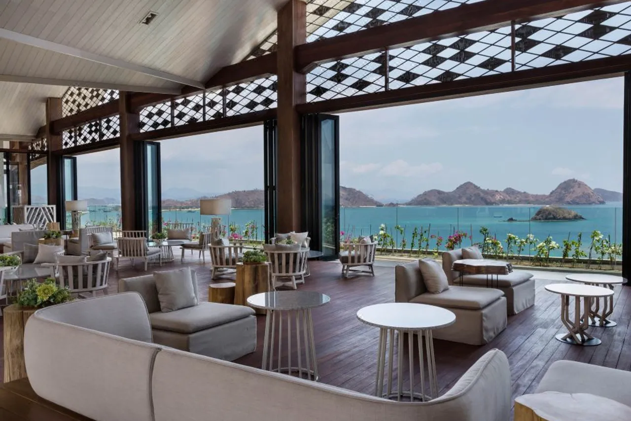 AYANA Komodo Waecicu Beach — rooms and atmosphere