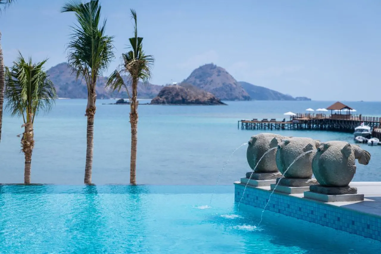 AYANA Komodo Waecicu Beach — rooms and atmosphere