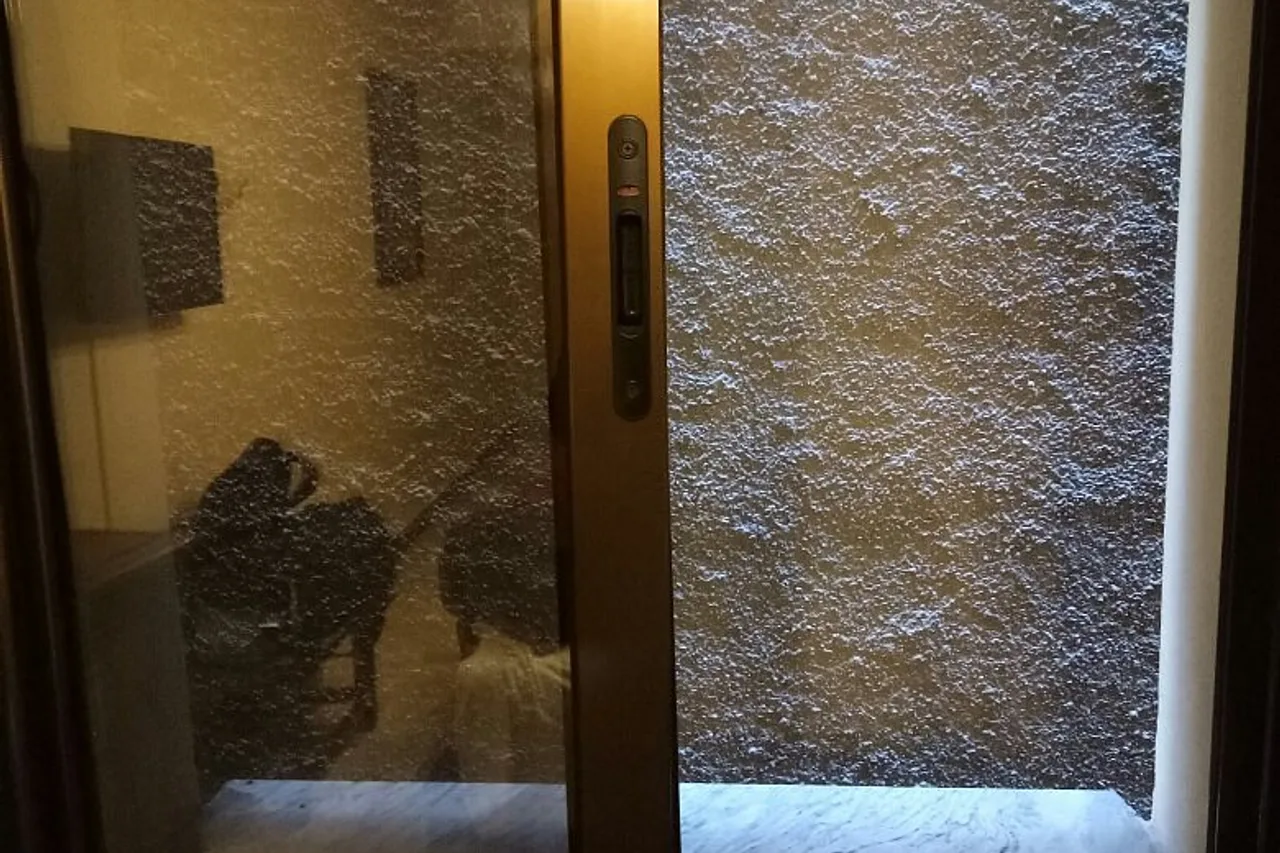AZ Hotel Hydra — rooms and atmosphere