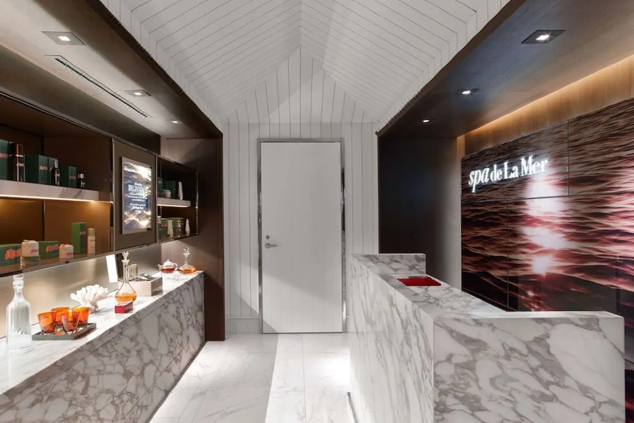 Baccarat Hotel and Residences New York — rooms and atmosphere