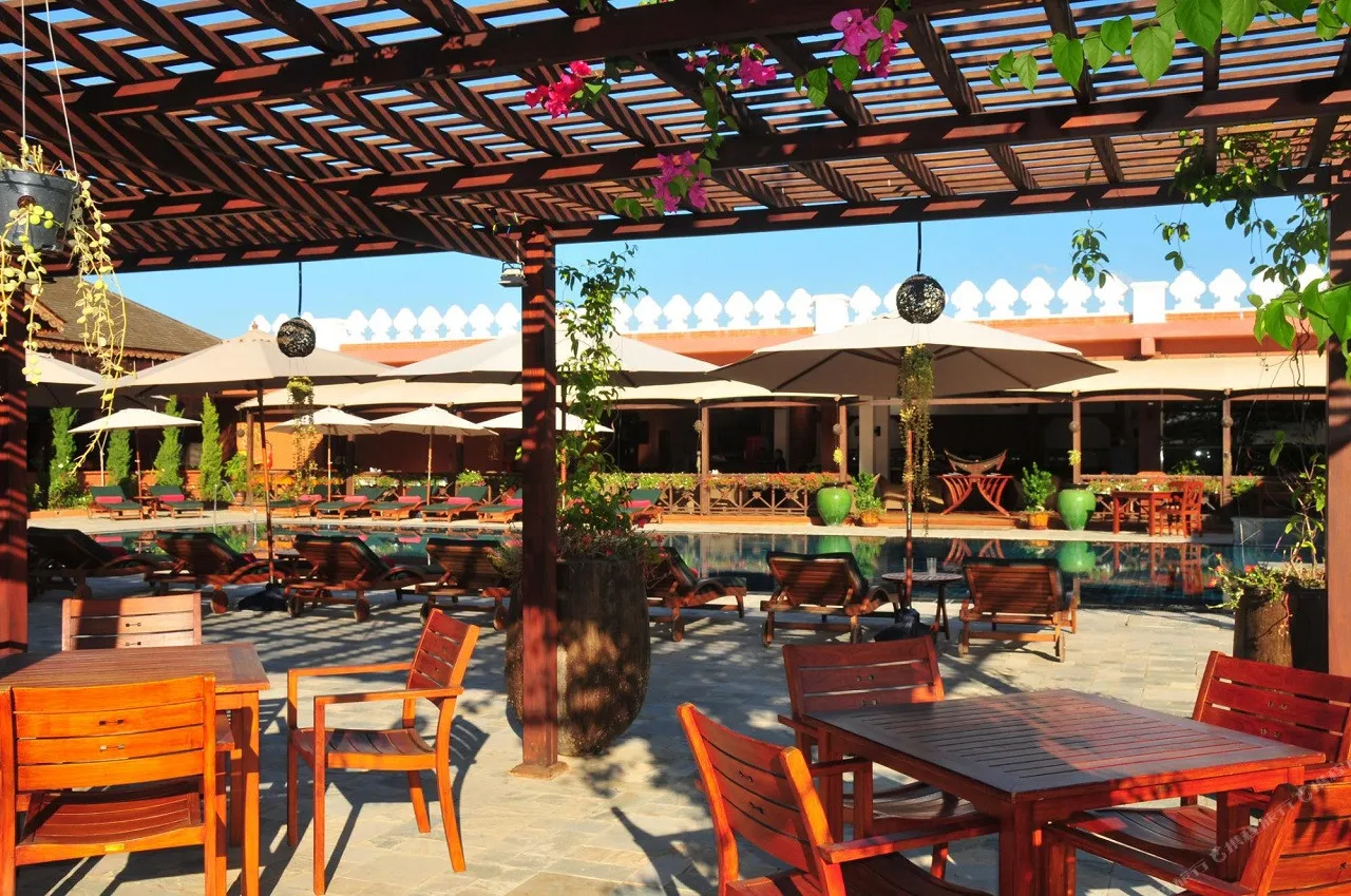 Bagan Lodge — rooms and atmosphere
