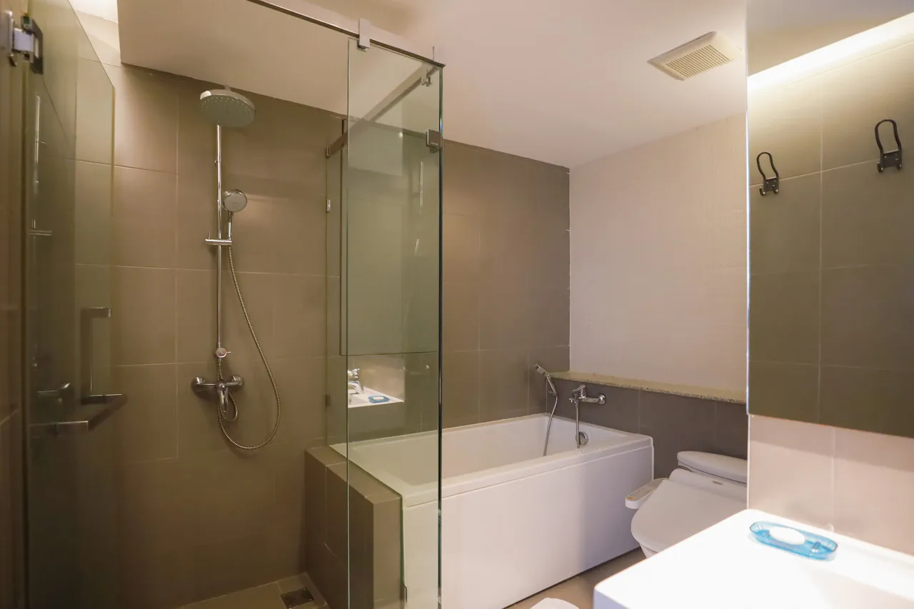 Balcony Courtyard Sriracha Hotel & Serviced Apartments — rooms and atmosphere