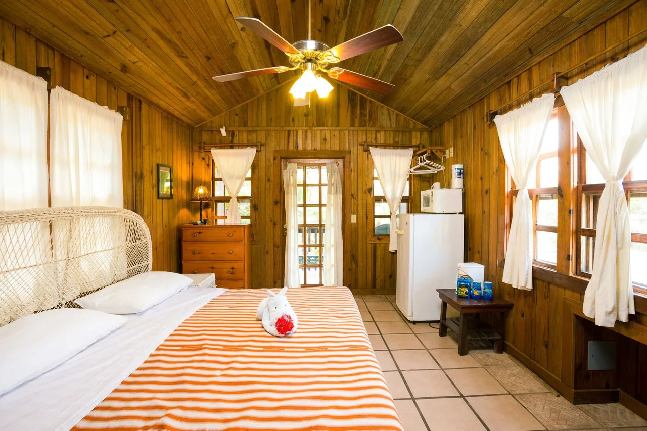 Bananarama Dive & Beach Resort — โรอาตัน