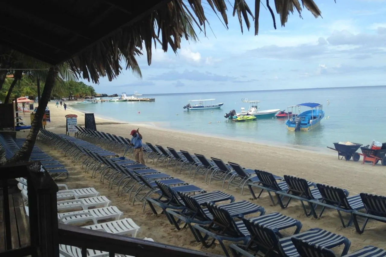 Bananarama Dive & Beach Resort — ภาพห้องพักและบรรยากาศ