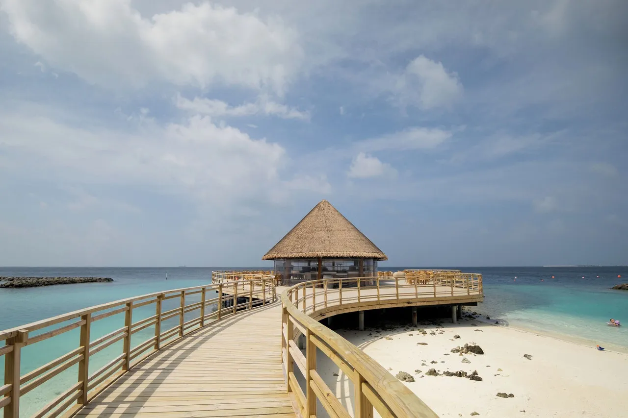 Bandos Maldives — rooms and atmosphere
