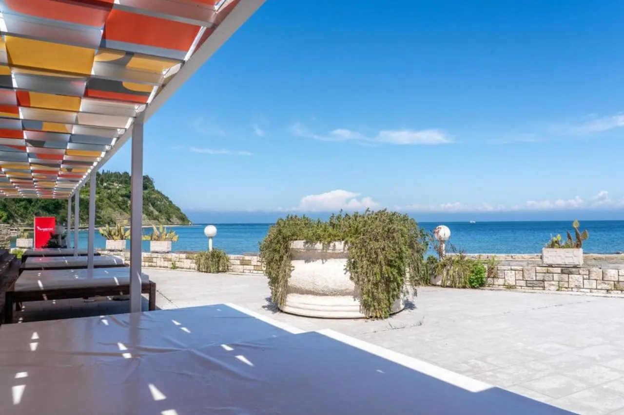 Barbara Piran Beach Hotel — ภาพห้องพักและบรรยากาศ
