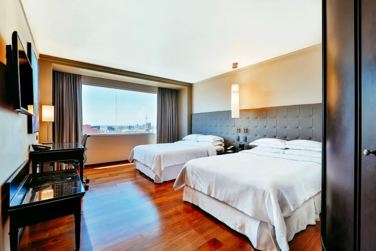 Barcelo Mexico Reforma — rooms and atmosphere