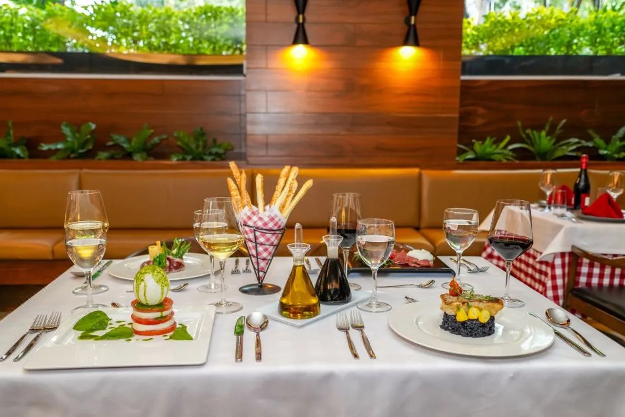 Barcelo Mexico Reforma — rooms and atmosphere