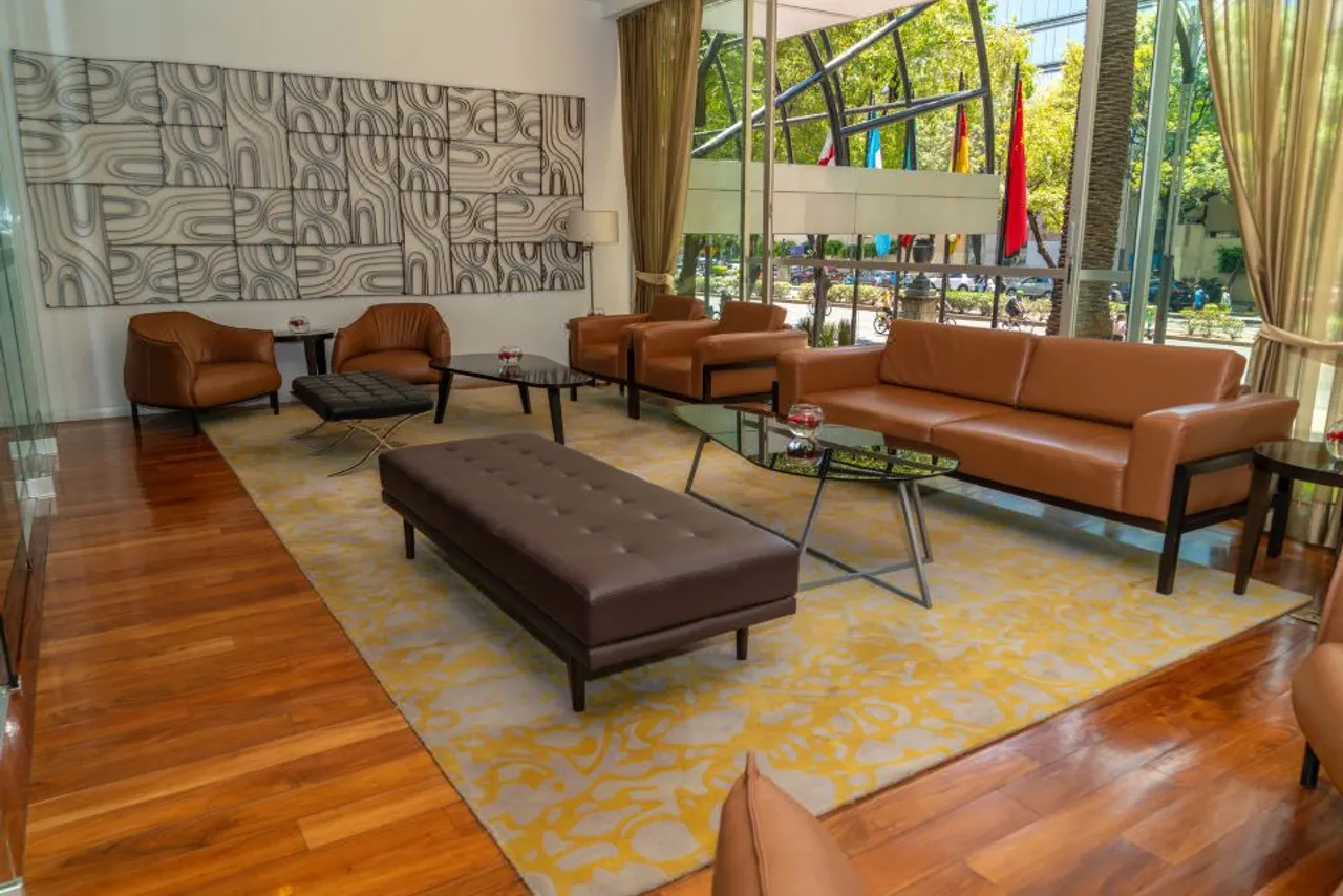 Barcelo Mexico Reforma — rooms and atmosphere