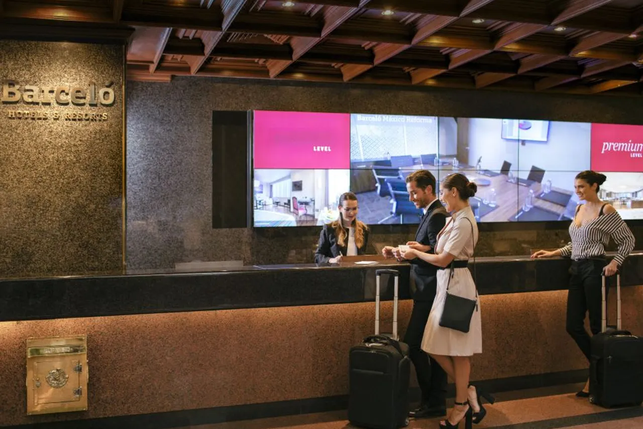 Barcelo Mexico Reforma — rooms and atmosphere