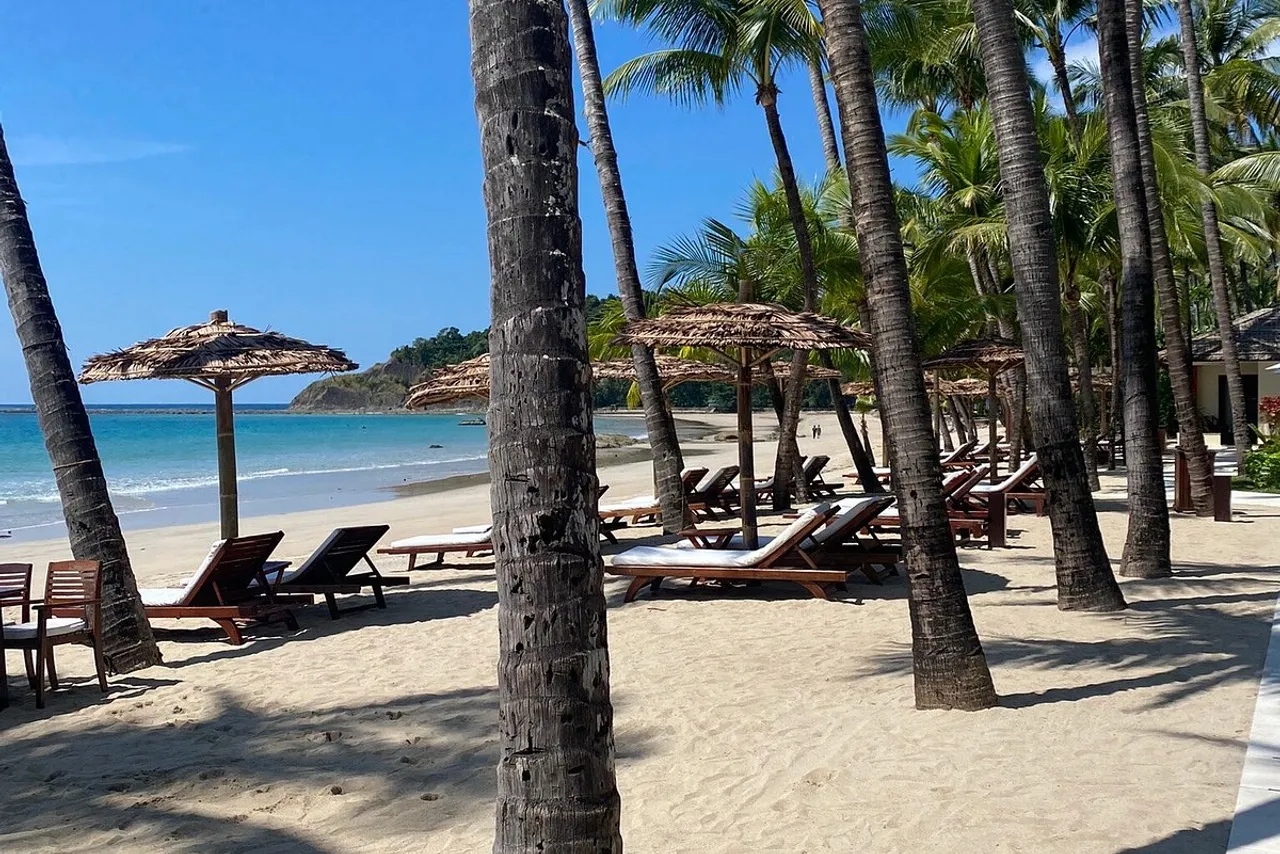 Bayview - The Beach Resort — rooms and atmosphere