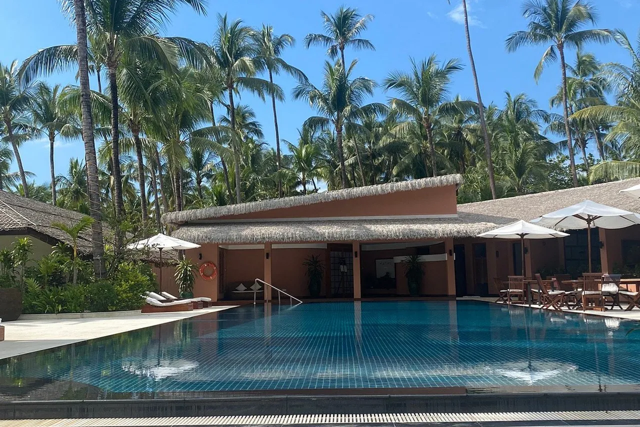 Bayview - The Beach Resort — rooms and atmosphere