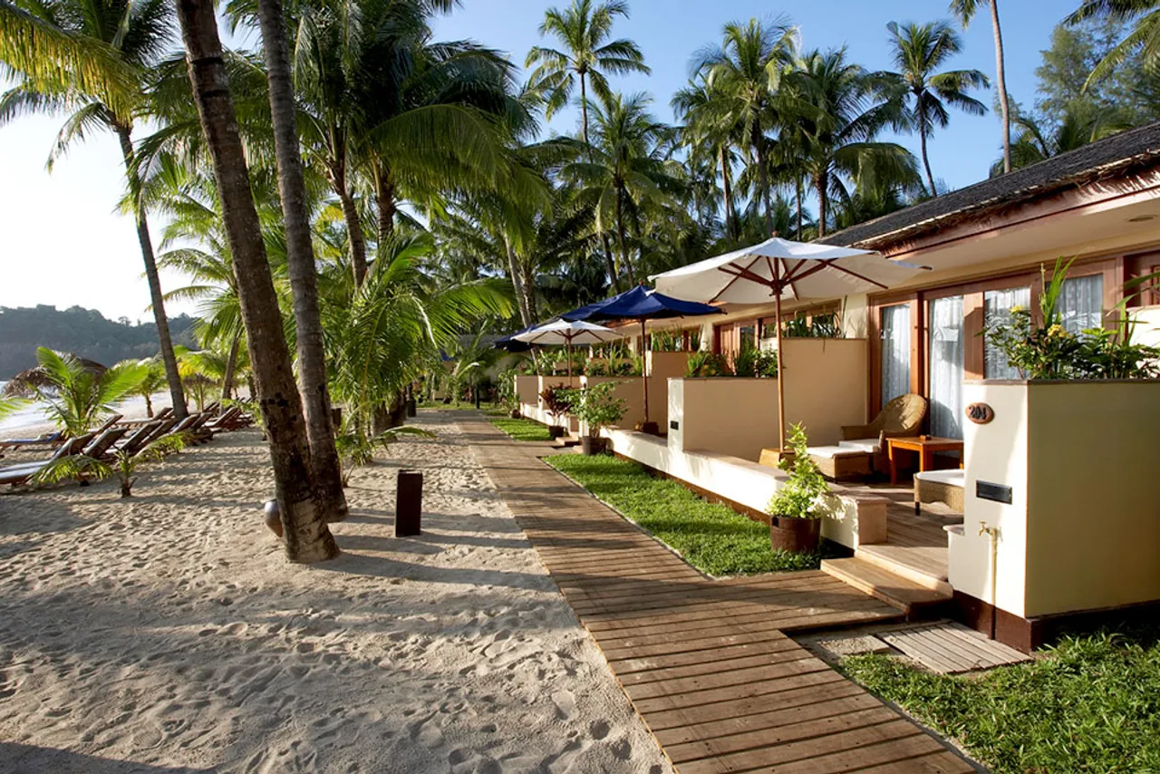 Bayview - The Beach Resort — rooms and atmosphere