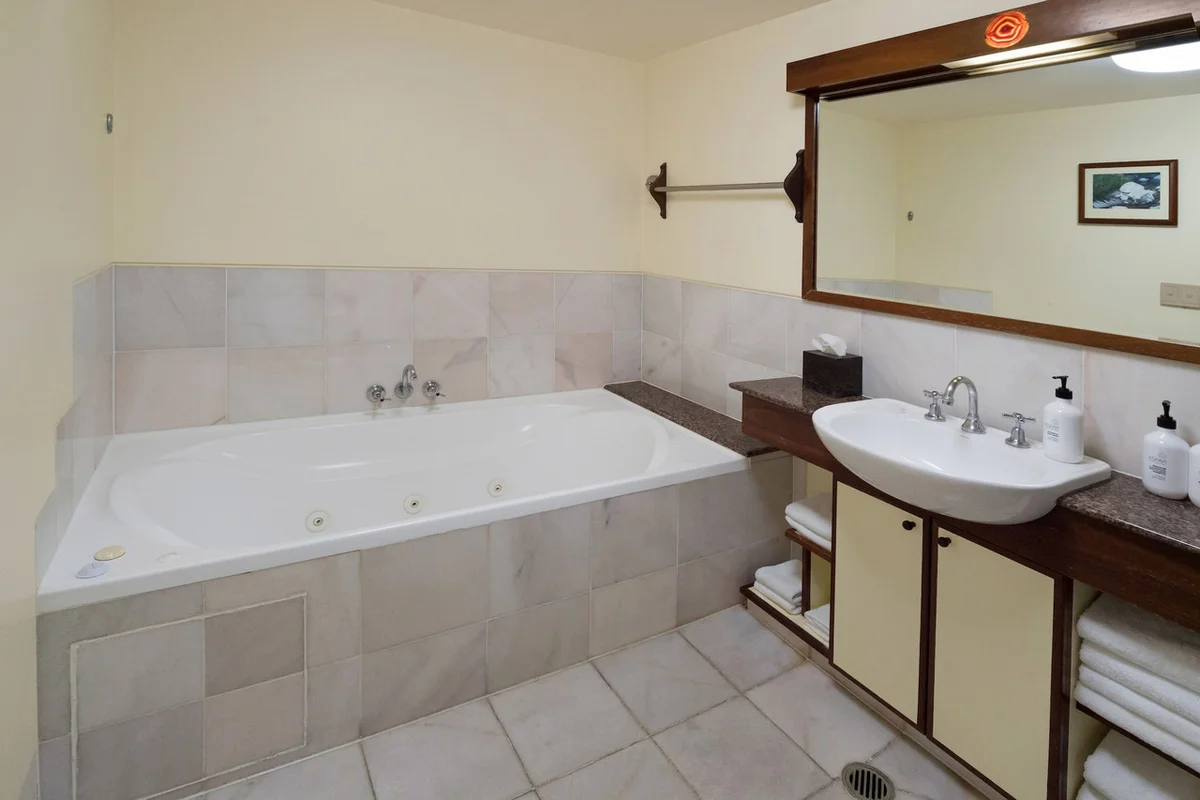 Beach Hotel Resort — rooms and atmosphere