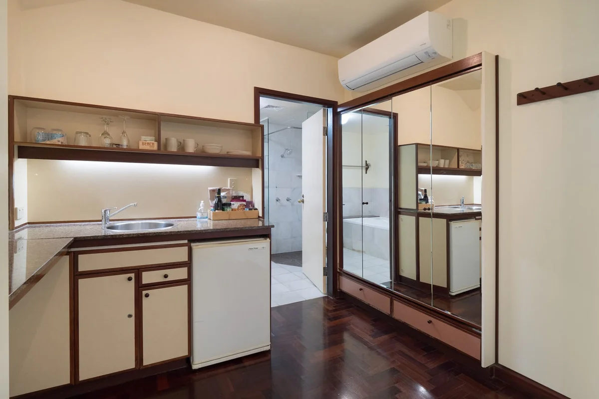 Beach Hotel Resort — rooms and atmosphere