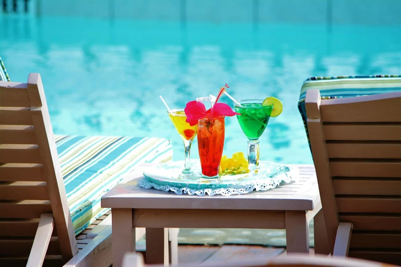 Beachcombers Hotel — rooms and atmosphere