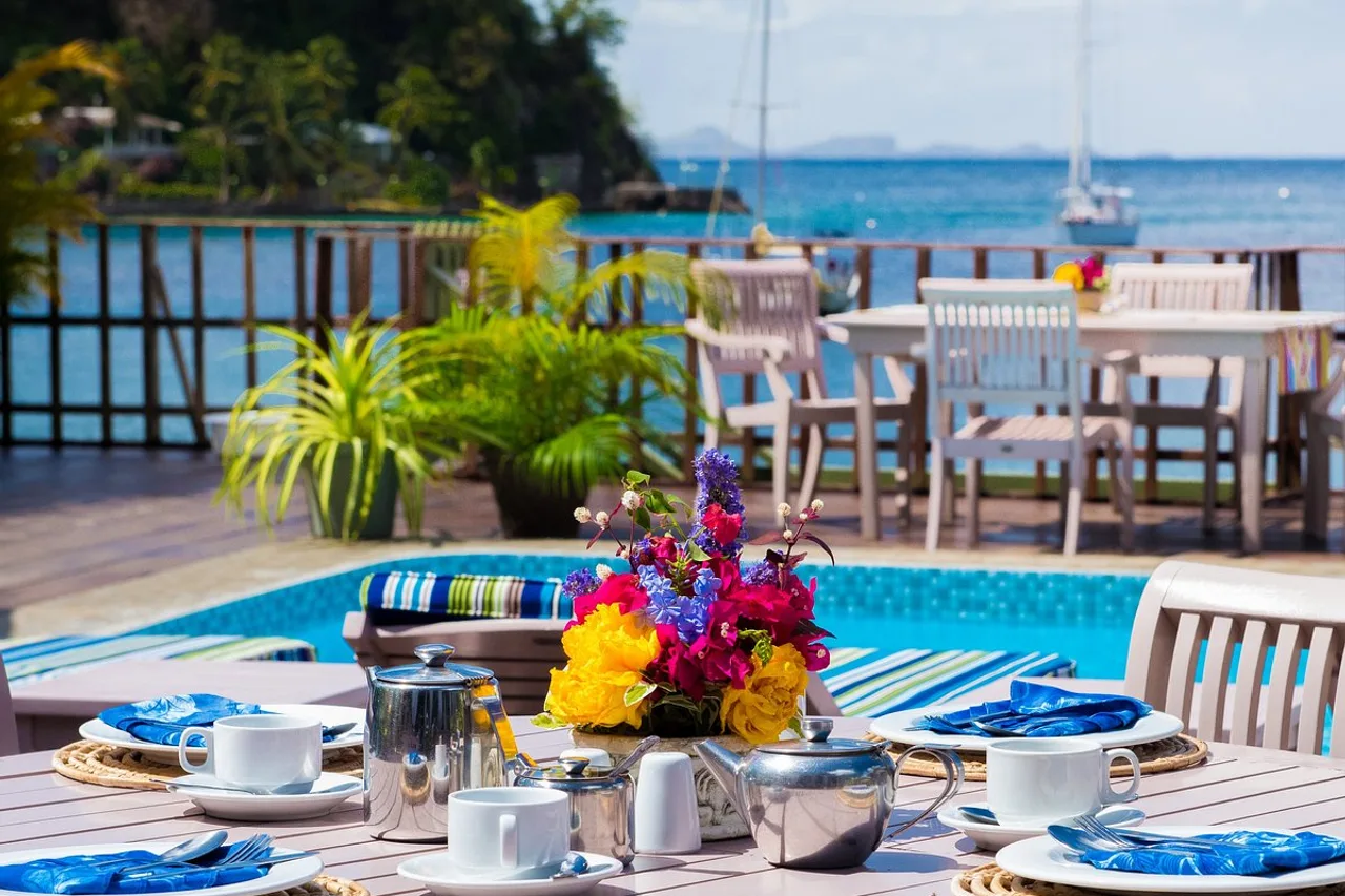 Beachcombers Hotel — rooms and atmosphere