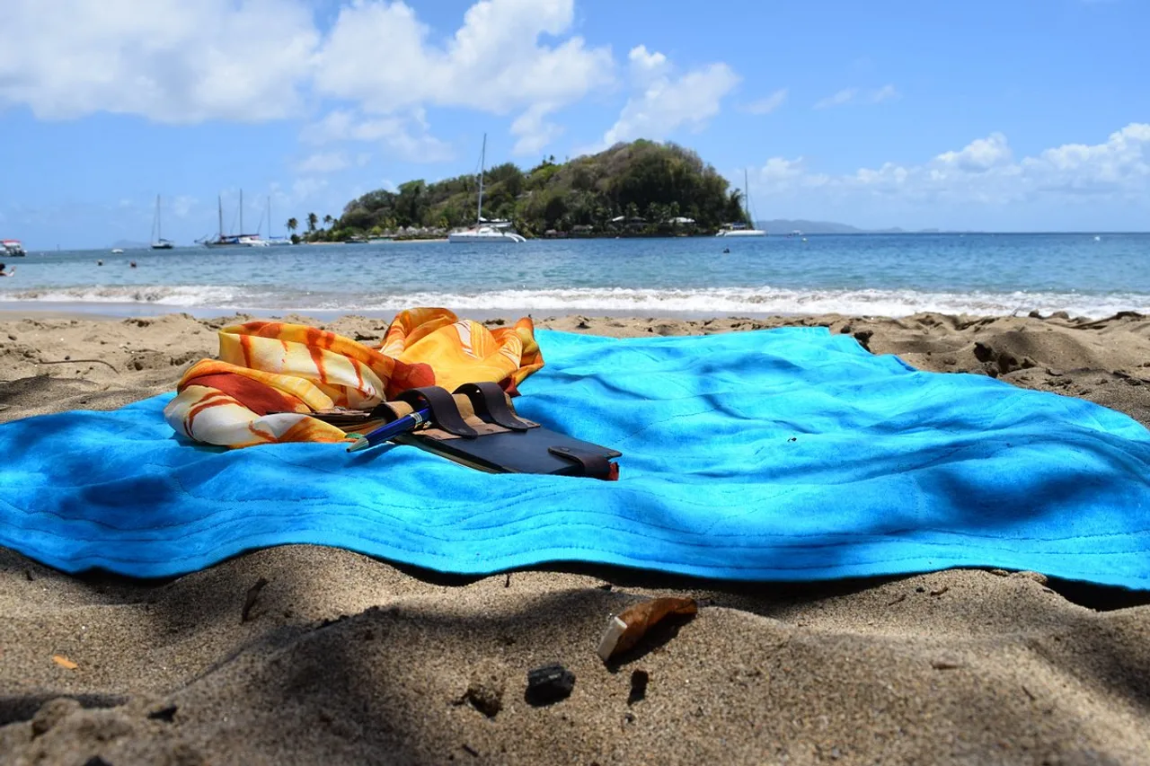 Beachcombers Hotel — rooms and atmosphere
