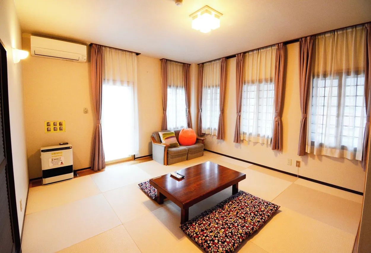 Belle Vue Nishiura — rooms and atmosphere