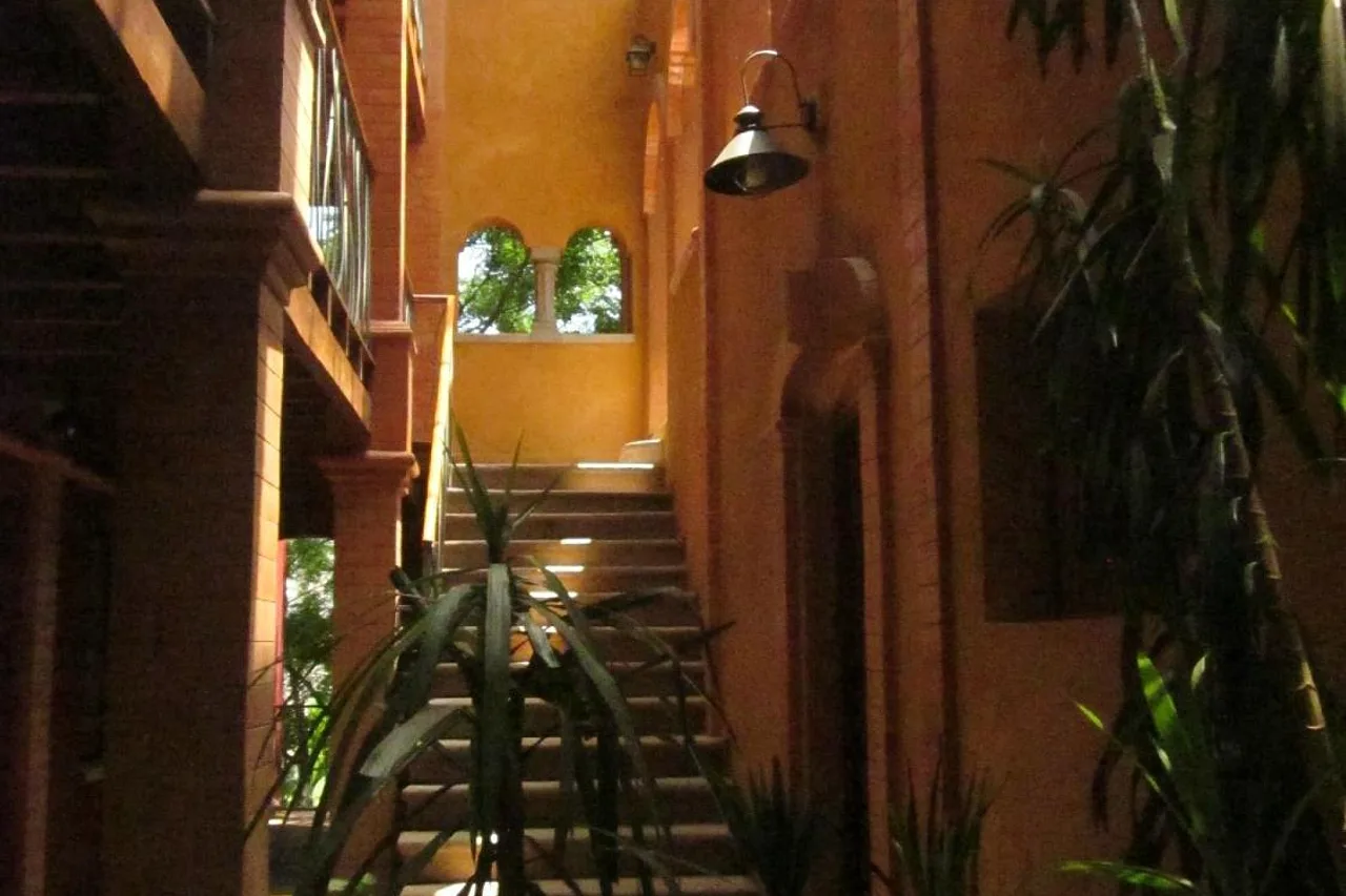 Belvedere Hotel Antananarivo — rooms and atmosphere