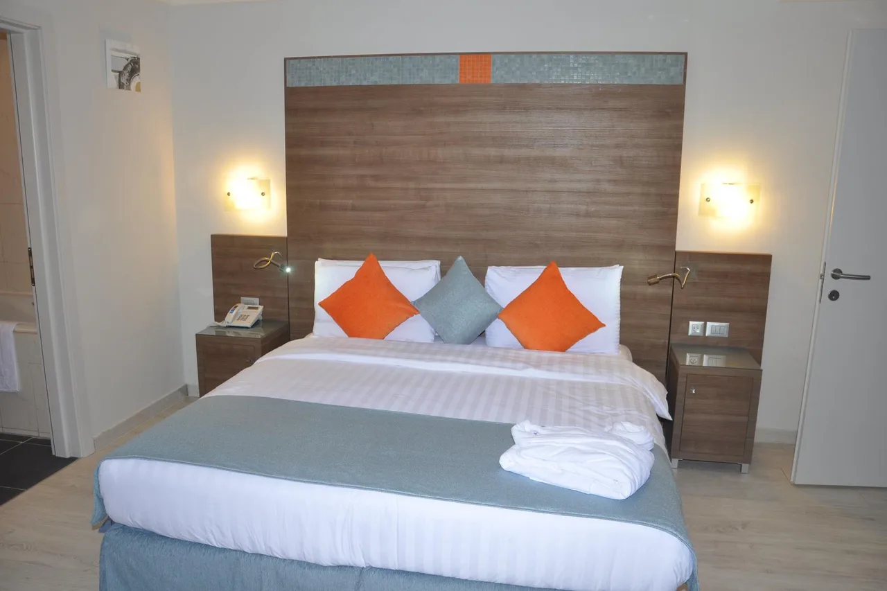 Benin Royal Hotel — rooms and atmosphere