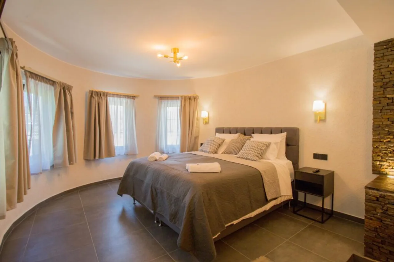 Berat River House Boutique Hotel — ภาพห้องพักและบรรยากาศ