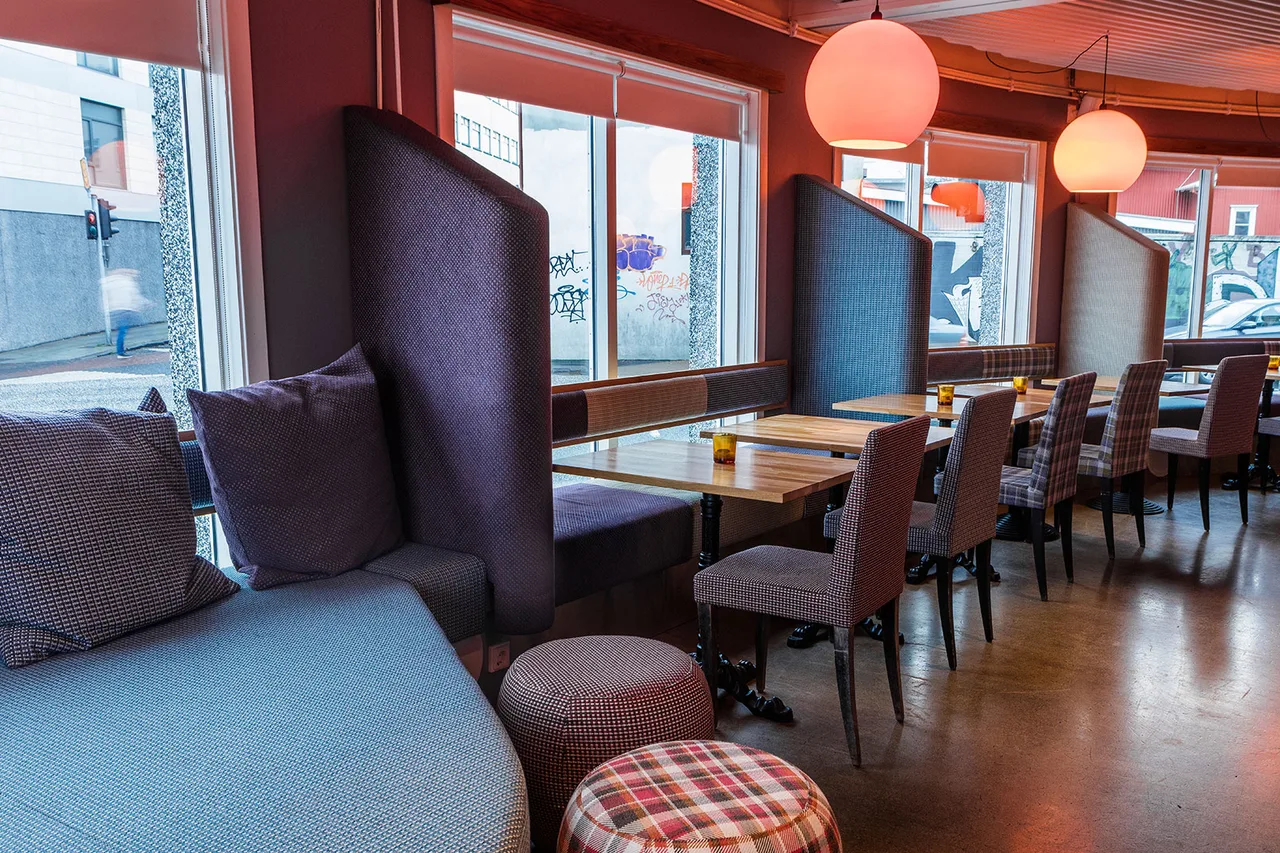 Berjaya Reykjavik Marina Hotel — rooms and atmosphere