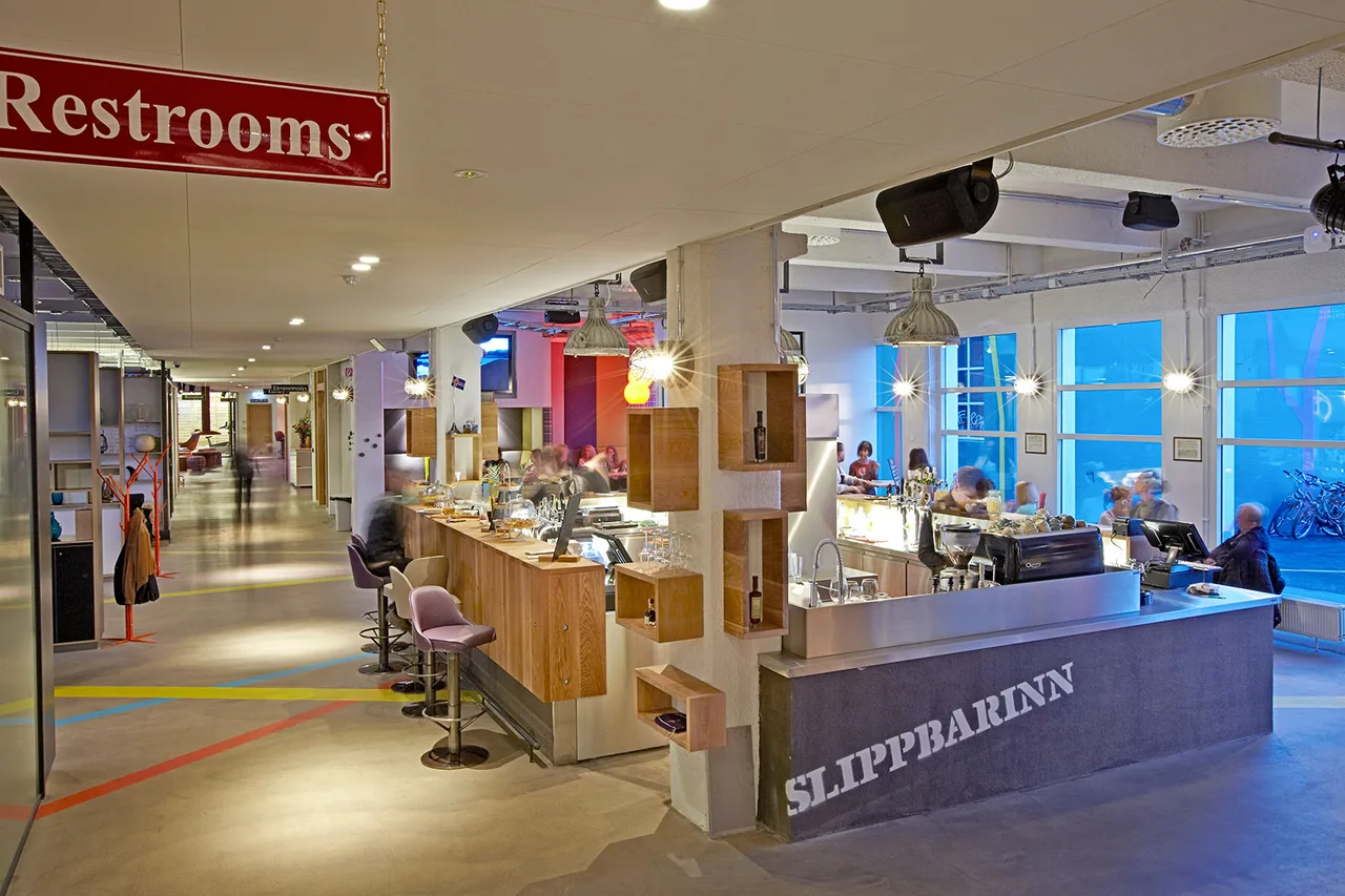 Berjaya Reykjavik Marina Hotel — rooms and atmosphere