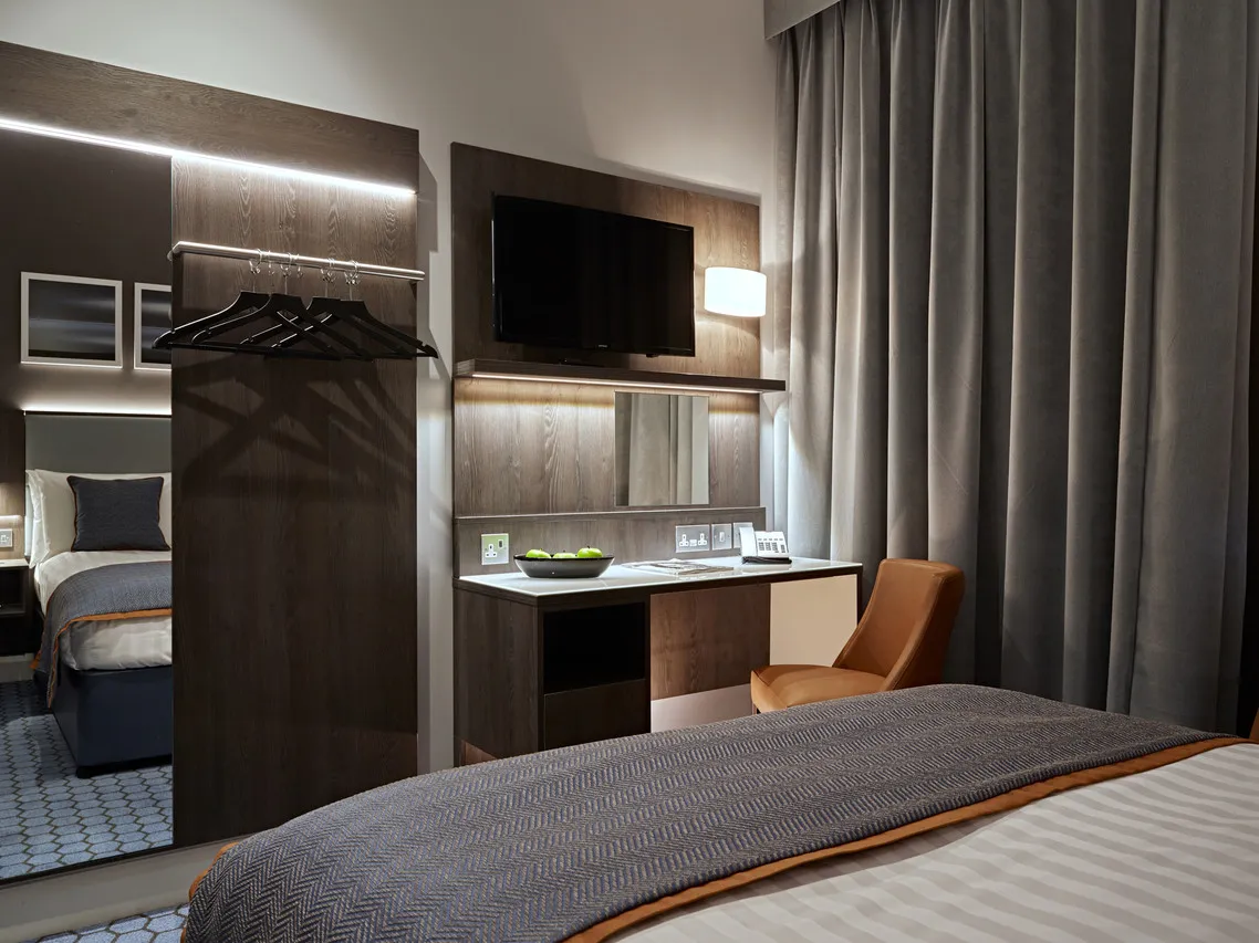Best Western Plus Vauxhall Hotel — rooms and atmosphere