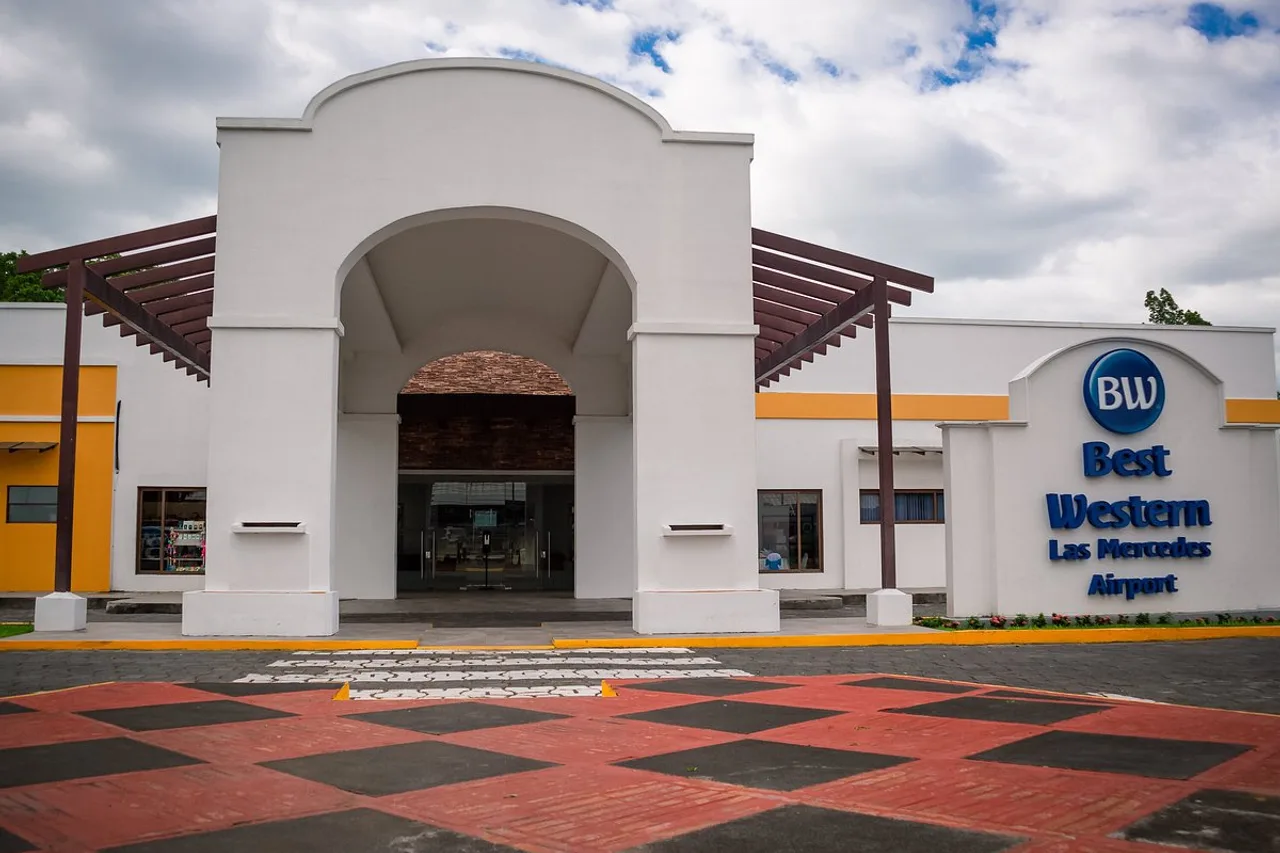 Best Western Las Mercedes Airport Managua — rooms and atmosphere
